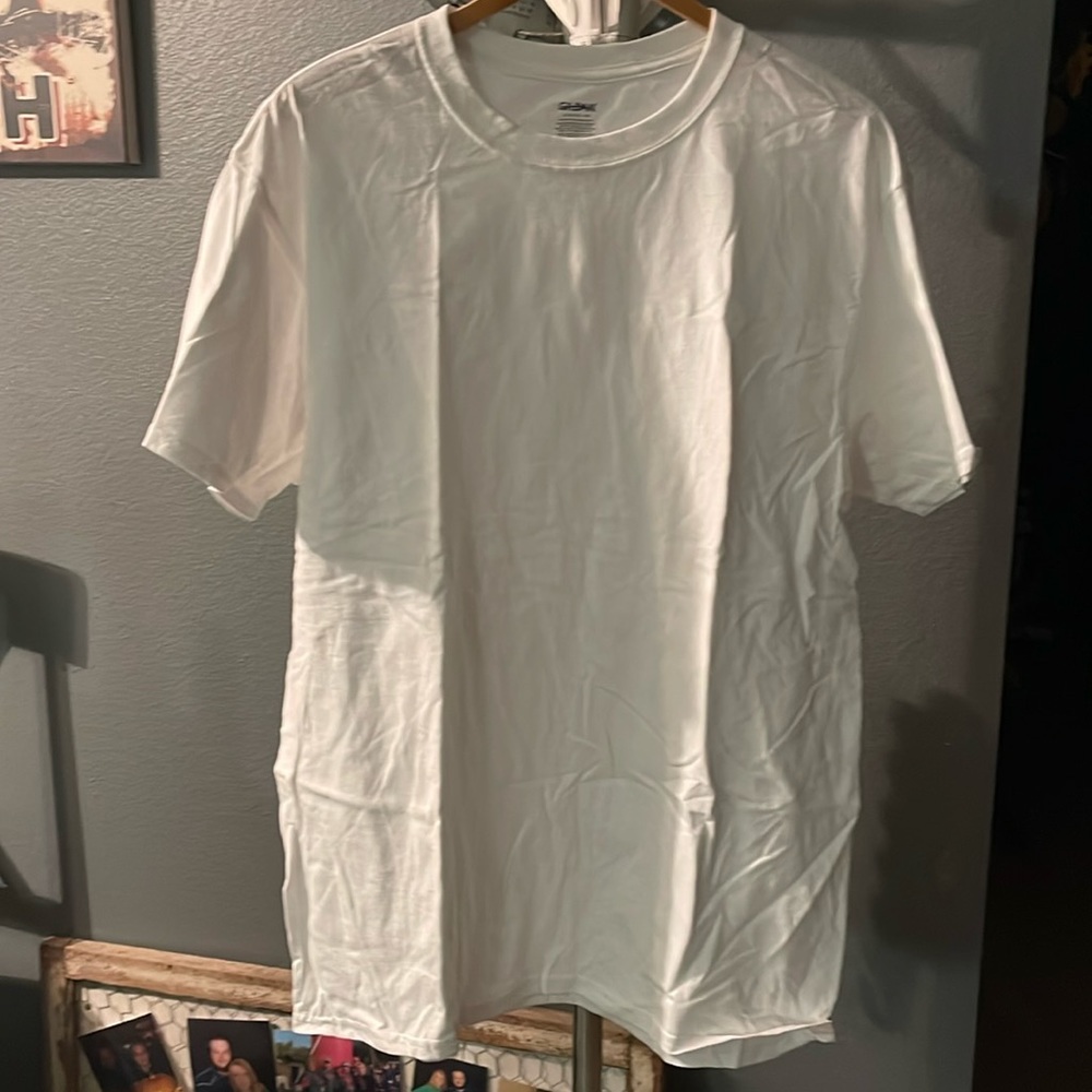 Men’s Gildan White tee 4